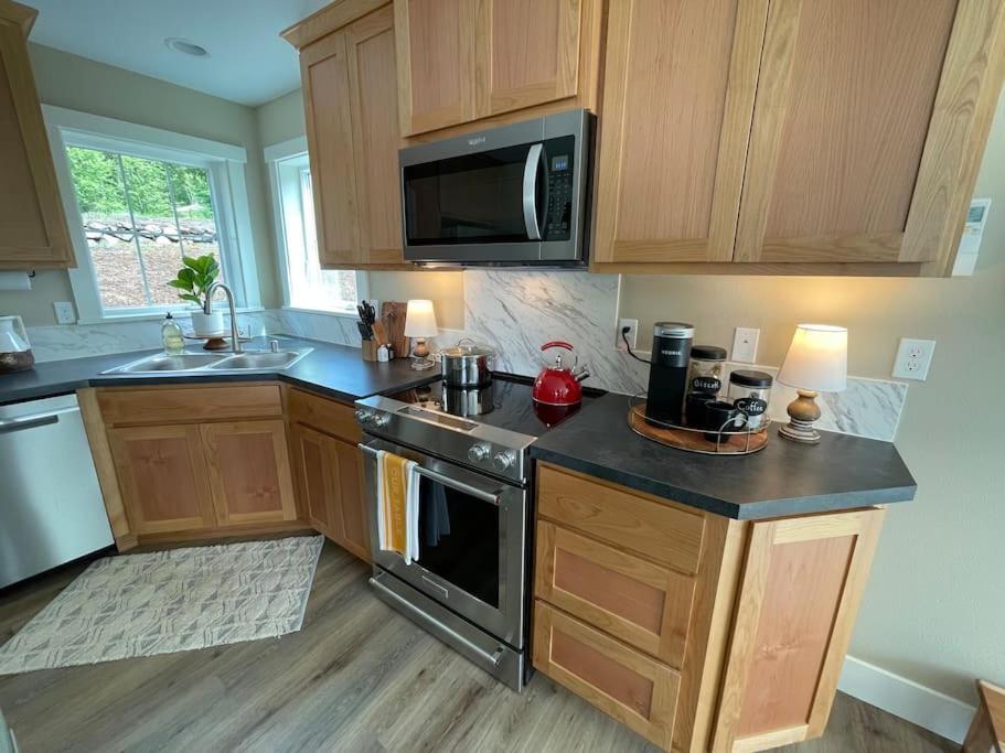 Romantic Cozy Cabin Walk To Lake Hot Tub Bikes Kayaks Grill Onalaska Eksteriør billede