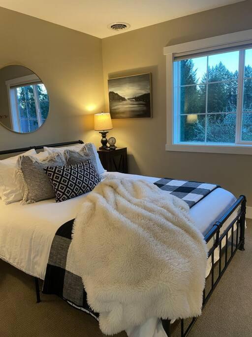 Romantic Cozy Cabin Walk To Lake Hot Tub Bikes Kayaks Grill Onalaska Eksteriør billede