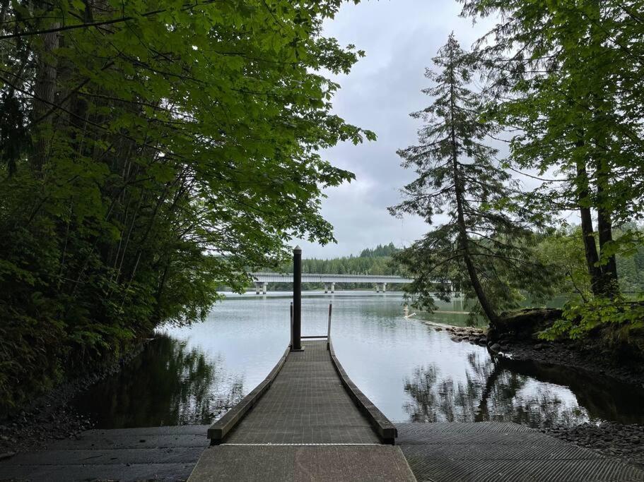 Romantic Cozy Cabin Walk To Lake Hot Tub Bikes Kayaks Grill Onalaska Eksteriør billede