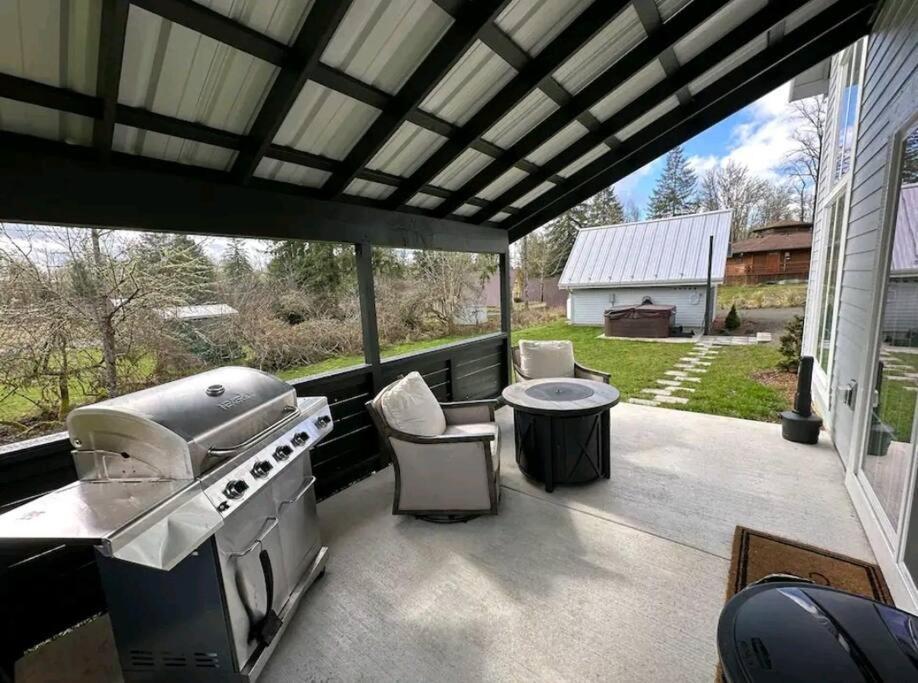 Romantic Cozy Cabin Walk To Lake Hot Tub Bikes Kayaks Grill Onalaska Eksteriør billede